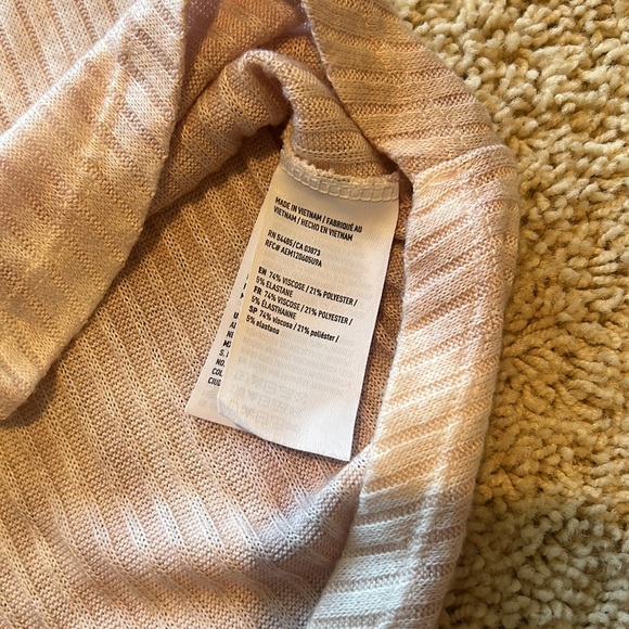 American Eagle Soft & Sexy Pink Tie Dye Ribbed V-Neck Sweater Size Small - Picture 4 of 6